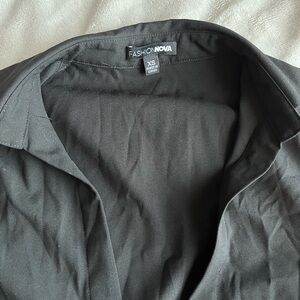 FASHION NOVA- top black plunge